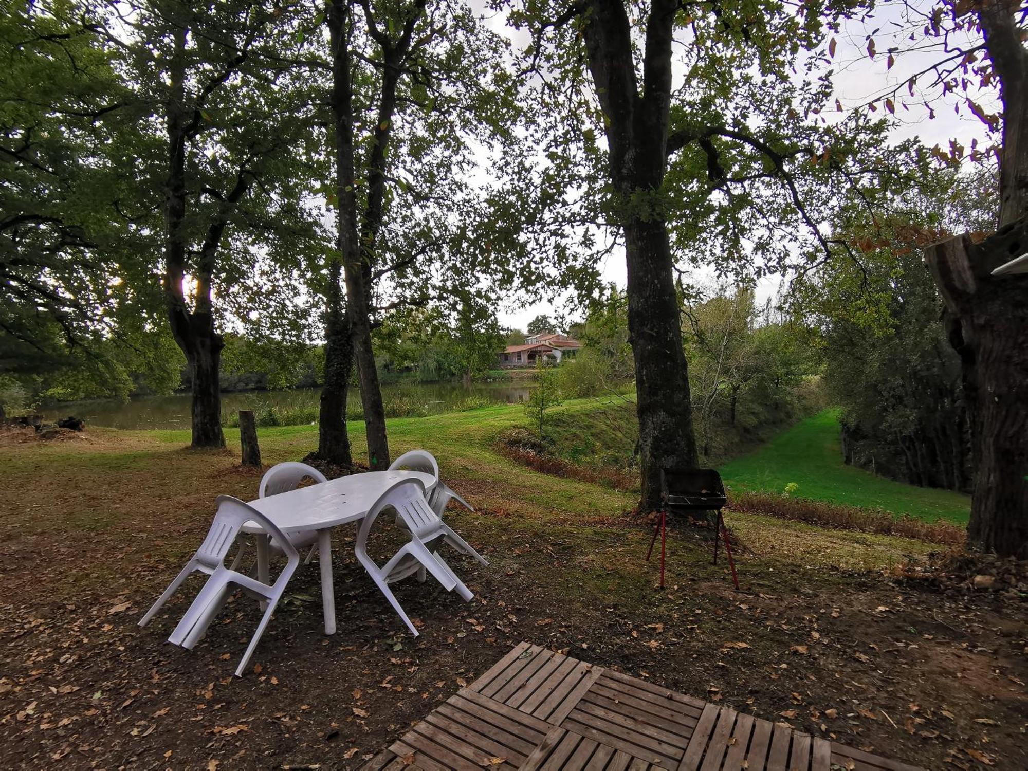 Camping De La Chagnee Saint-Aubin-le-Cloud Quarto foto